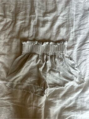 High-Waist Smocked Waistband Women’s Shorts - Light Beige